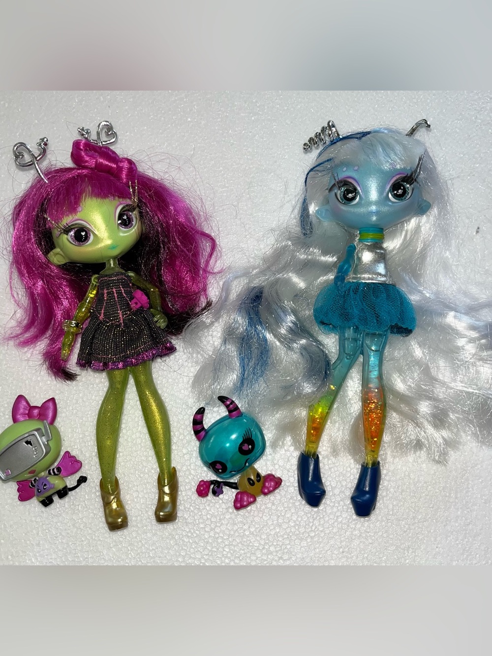 Lot of 2 Novi Stars MGA Alien Dolls with Pets Alie Lectra & Una Verse